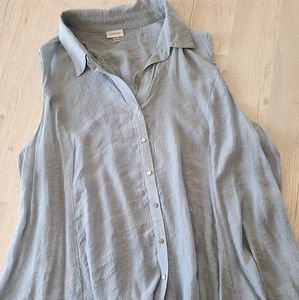 Avenue sleeveless button up top 26/28